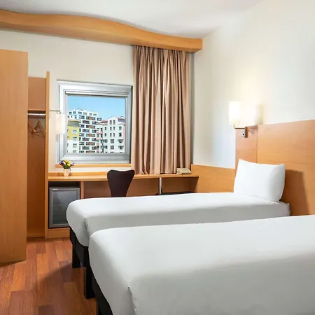 Ibis Hotel 3*