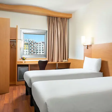 Ibis Hotell 3*
