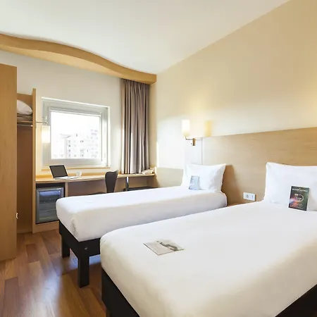 Ibis Hotell 3*