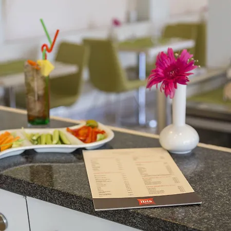 Ibis Hotell 3*